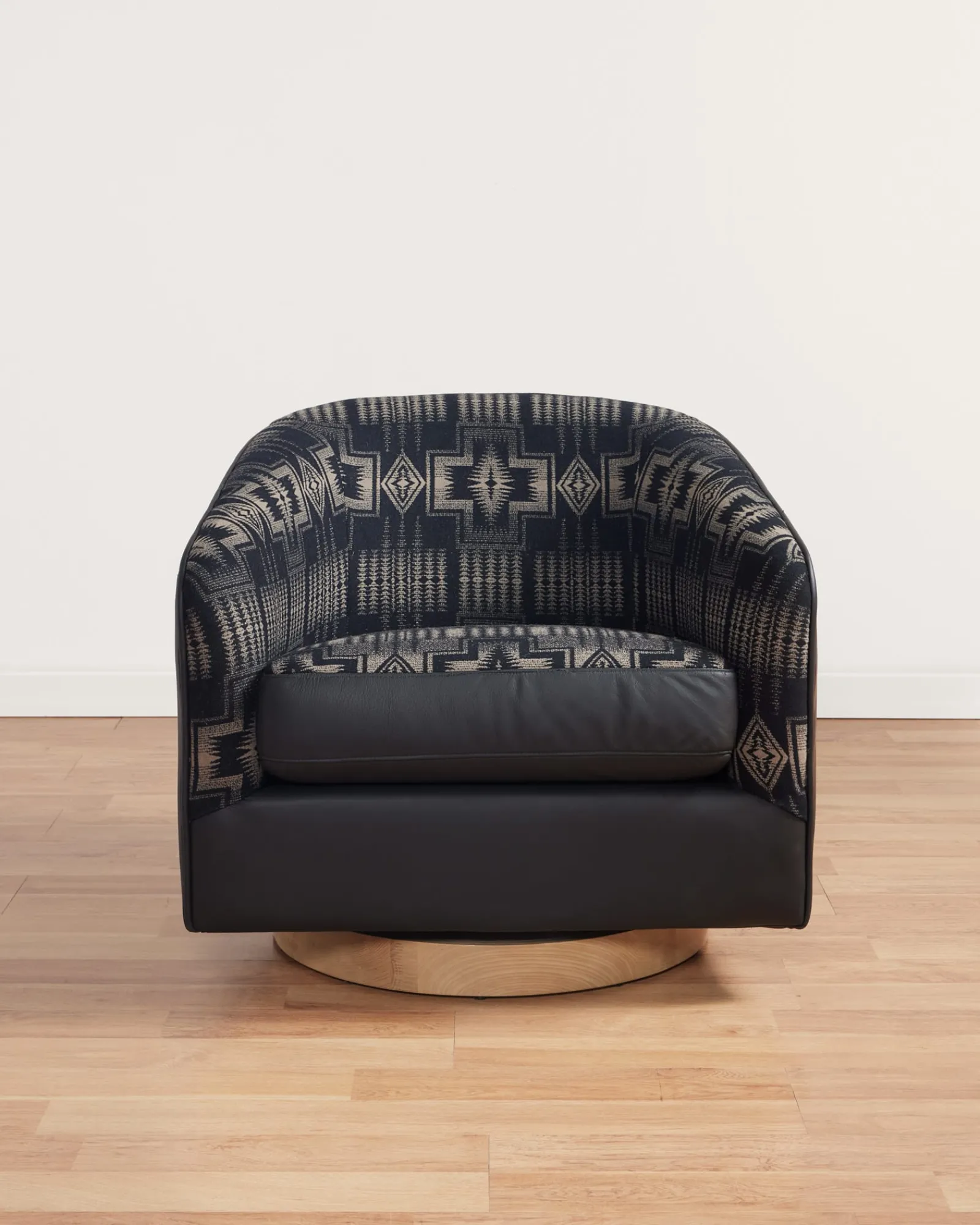 Pendleton HARDING BARREL CHAIR ONE SIZE Fashion